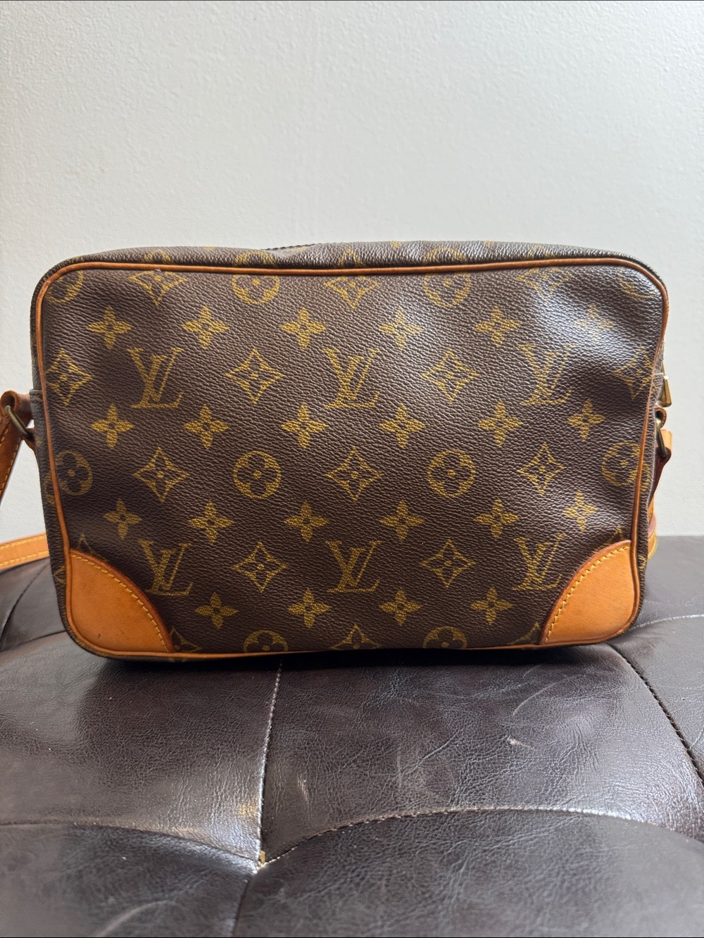LOUIS VUITTON Trocadero Monogram Messenger Bag with proof of authenticity - Picture 4 of 16